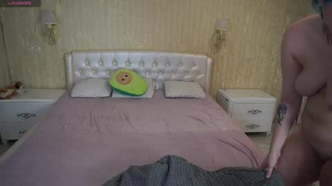 Luna online show from 11/19/25, 10:10