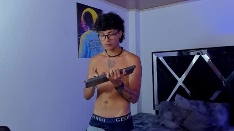 Snapshot of eliasferragamo chatting on 12/04/25, 02:21 Elias Ferragamo online show from 12/04/25, 02:21