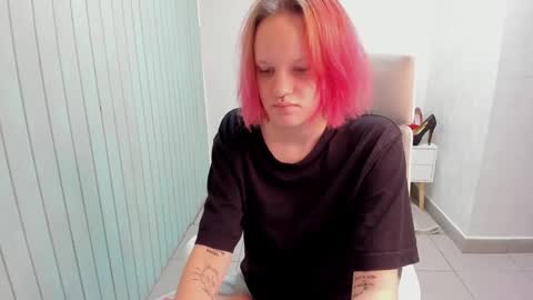 elieiza_xo online show from 09/18/25, 02:35