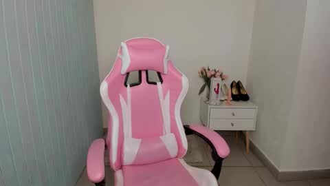 elieiza_xo online show from 10/03/25, 06:54