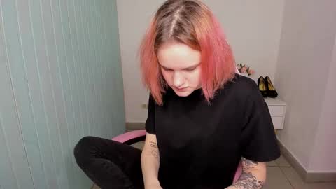 elieiza_xo online show from 10/04/25, 10:02