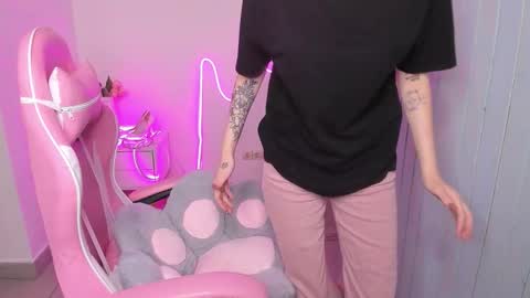 elieiza_xo online show from 10/14/25, 08:59