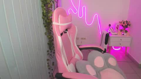 Snapshot of elieiza_xo chatting on 11/26/25, 09:21 elieiza_xo online show from 11/26/25, 09:21