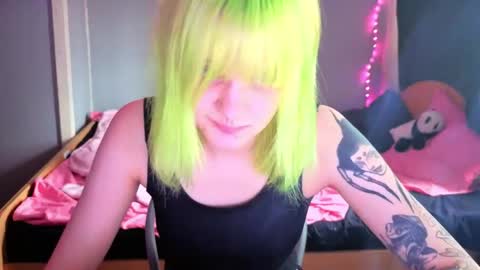 Snapshot of elieiza_xo chatting on 04/25/26, 10:07 elieiza_xo online show from 04/25/26, 10:07
