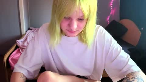 Snapshot of elieiza_xo chatting on 04/29/26, 09:13 elieiza_xo online show from 04/29/26, 09:13