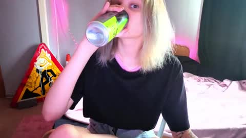 Snapshot of elieiza_xo chatting on 05/15/26, 09:27 elieiza_xo online show from 05/15/26, 09:27