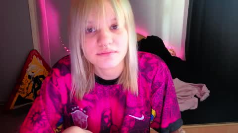 Snapshot of elieiza_xo chatting on 05/21/26, 09:27 elieiza_xo online show from 05/21/26, 09:27