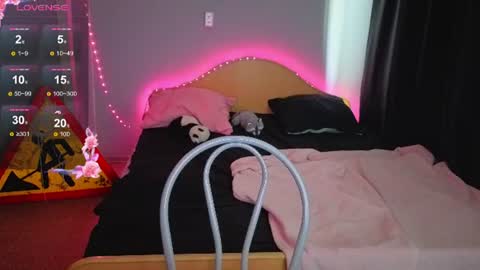 Snapshot of elieiza_xo chatting on 06/18/26, 10:09 elieiza_xo online show from 06/18/26, 10:09