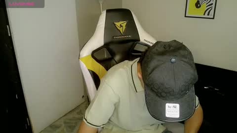 Snapshot of elii_797 chatting on 10/14/25, 03:24 bby-santy online show from 10/14/25, 03:24