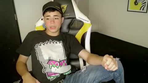 Snapshot of elii_797 chatting on 10/15/25, 02:17 bby-santy online show from 10/15/25, 02:17