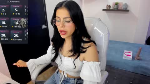 Snapshot of eliie_ruizz chatting on 12/21/24, 03:58 Eliie online show from 12/21/24, 03:58