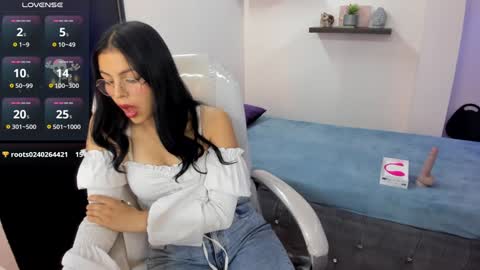 Snapshot of eliie_ruizz chatting on 12/21/24, 07:03 Eliie online show from 12/21/24, 07:03