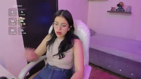 Snapshot of eliie_ruizz chatting on 01/19/25, 08:07 Eliie online show from 01/19/25, 08:07