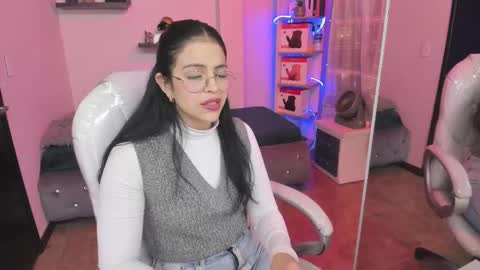 Snapshot of eliie_ruizz chatting on 02/19/25, 05:16 Eliie online show from 02/19/25, 05:16