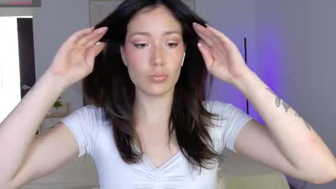 Snapshot of eliiih_ chatting on 09/28/25, 04:01 eliiih_ online show from 09/28/25, 04:01