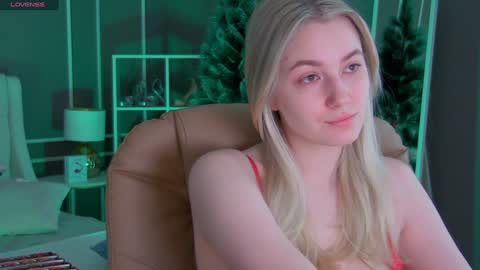 Elina online show from 12/12/24, 01:10