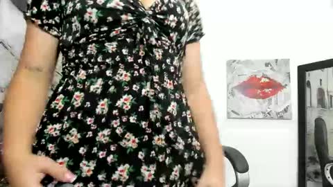 Snapshot of elinaax chatting on 11/12/25, 10:41 Elina online show from 11/12/25, 10:41