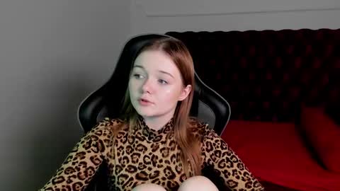 Snapshot of elinavale chatting on 03/19/26, 05:39 elinavale online show from 03/19/26, 05:39