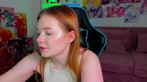 Snapshot of elinavale chatting on 05/19/26, 02:07 elinavale online show from 05/19/26, 02:07