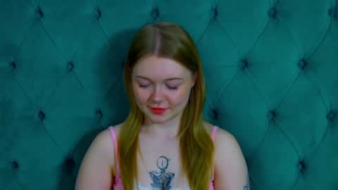 Snapshot of elinavale chatting on 05/22/26, 05:29 elinavale online show from 05/22/26, 05:29