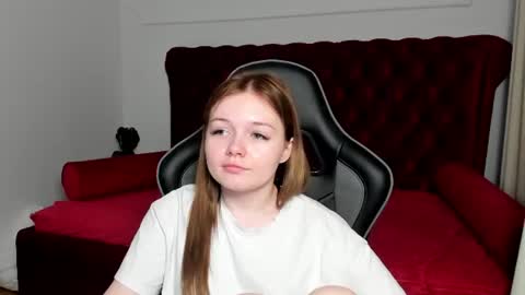 Snapshot of elinavale chatting on 06/11/26, 12:32 elinavale online show from 06/11/26, 12:32