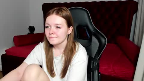 Snapshot of elinavale chatting on 06/11/26, 02:53 elinavale online show from 06/11/26, 02:53