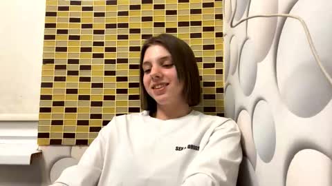 Snapshot of elinhelser chatting on 10/15/25, 07:14 Elisa online show from 10/15/25, 07:14