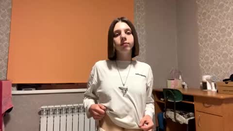 Snapshot of elinhelser chatting on 10/21/25, 06:08 Elisa online show from 10/21/25, 06:08