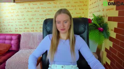 Snapshot of elinor_faith chatting on 11/14/25, 10:14 elinor_faith online show from 11/14/25, 10:14