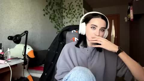 Snapshot of elinorashfield chatting on 06/10/26, 07:40 Milica online show from 06/10/26, 07:40