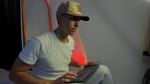 elio_dicaprio online show from 11/17/25, 03:40