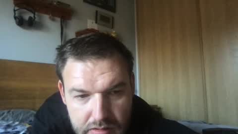 Snapshot of eliot26 chatting on 09/28/25, 04:01 e26 online show from 09/28/25, 04:01