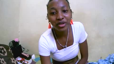 Snapshot of elisa689549 chatting on 10/27/25, 02:10 elisa689549 online show from 10/27/25, 02:10