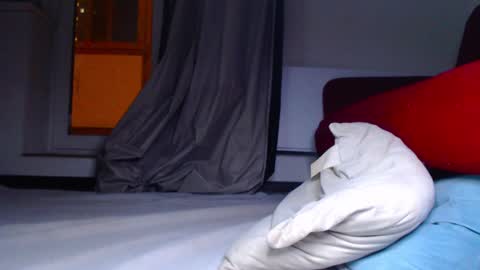 Snapshot of elisa_bright chatting on 12/17/24, 06:42 Tati online show from 12/17/24, 06:42