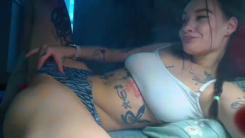 Snapshot of elisa_bright chatting on 02/14/25, 06:02 Tati online show from 02/14/25, 06:02