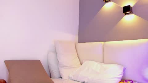 Elisa online show from 06/11/26, 12:32