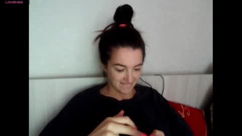 elisa_dove208 online show from 09/30/25, 04:50