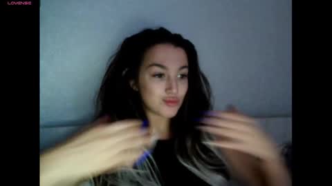 elisa_dove208 online show from 11/07/25, 04:12