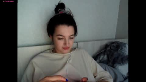 elisa_dove208 online show from 11/14/25, 06:01