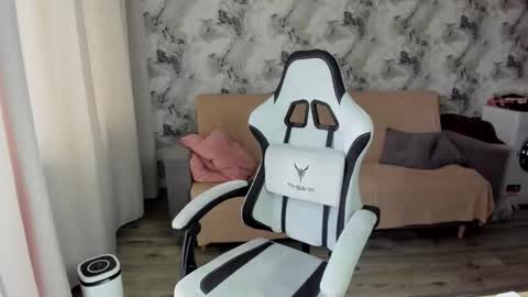 Aletta Oushen online show from 09/28/25, 07:58