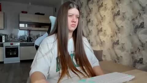 Aletta Oushen online show from 11/24/25, 09:31