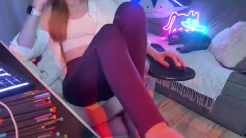 Snapshot of elisa_north chatting on 09/26/25, 05:28 Elisa North online show from 09/26/25, 05:28