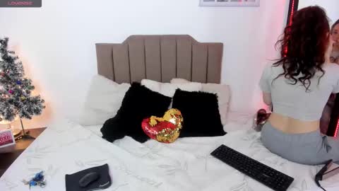 Snapshot of elisabeth_swan chatting on 12/14/25, 10:09 Elizabeth online show from 12/14/25, 10:09