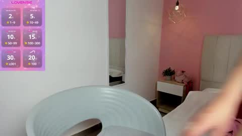 elisabethflores online show from 10/25/25, 09:31