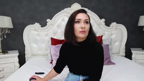 Snapshot of elisabethswan chatting on 10/29/25, 12:07 Krissy online show from 10/29/25, 12:07