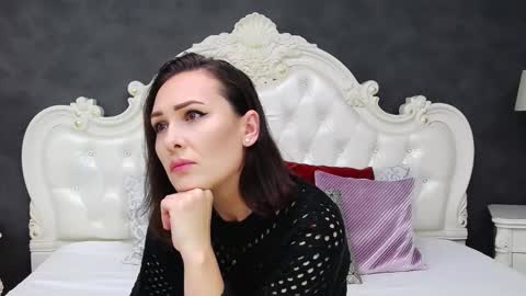 Snapshot of elisabethswan chatting on 11/11/25, 10:15 Krissy online show from 11/11/25, 10:15