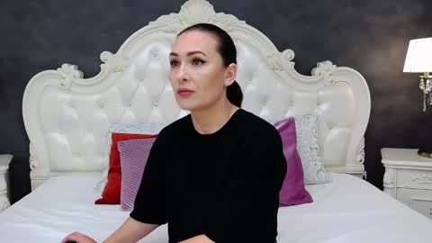 Snapshot of elisabethswan chatting on 12/15/25, 08:40 Krissy online show from 12/15/25, 08:40