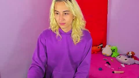 Snapshot of elisdarling chatting on 01/16/26, 05:17 elisdarling online show from 01/16/26, 05:17