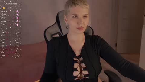 elise_day online show from 06/17/26, 05:58