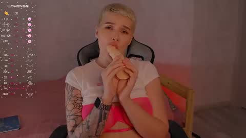 elise_day online show from 06/25/26, 02:10